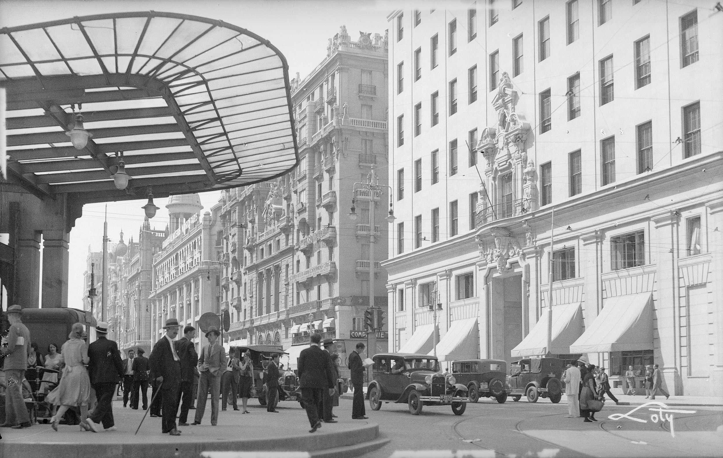 LOTY Foto: Loty. Nombre comercial de una empresa fotográfica fundada en Madrid en 1926 por Concepción López y Charles Alberty Jeanneret. El principal fotógrafo asociado a estos editores fue Antonio Passaporte, portugués nacido en Évora en 1901 y fallecido en Lisboa en 1983.