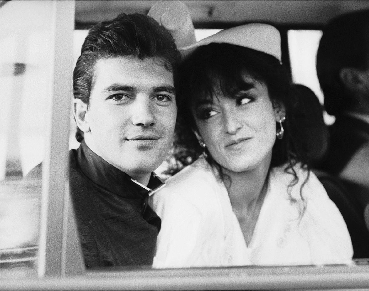 Antonio Banderas + Ana Leza. Foto de Antonio Banderas y Ana Leza el día de su boda, en 1987: © Sylvia Polakov (Vanity Fair)