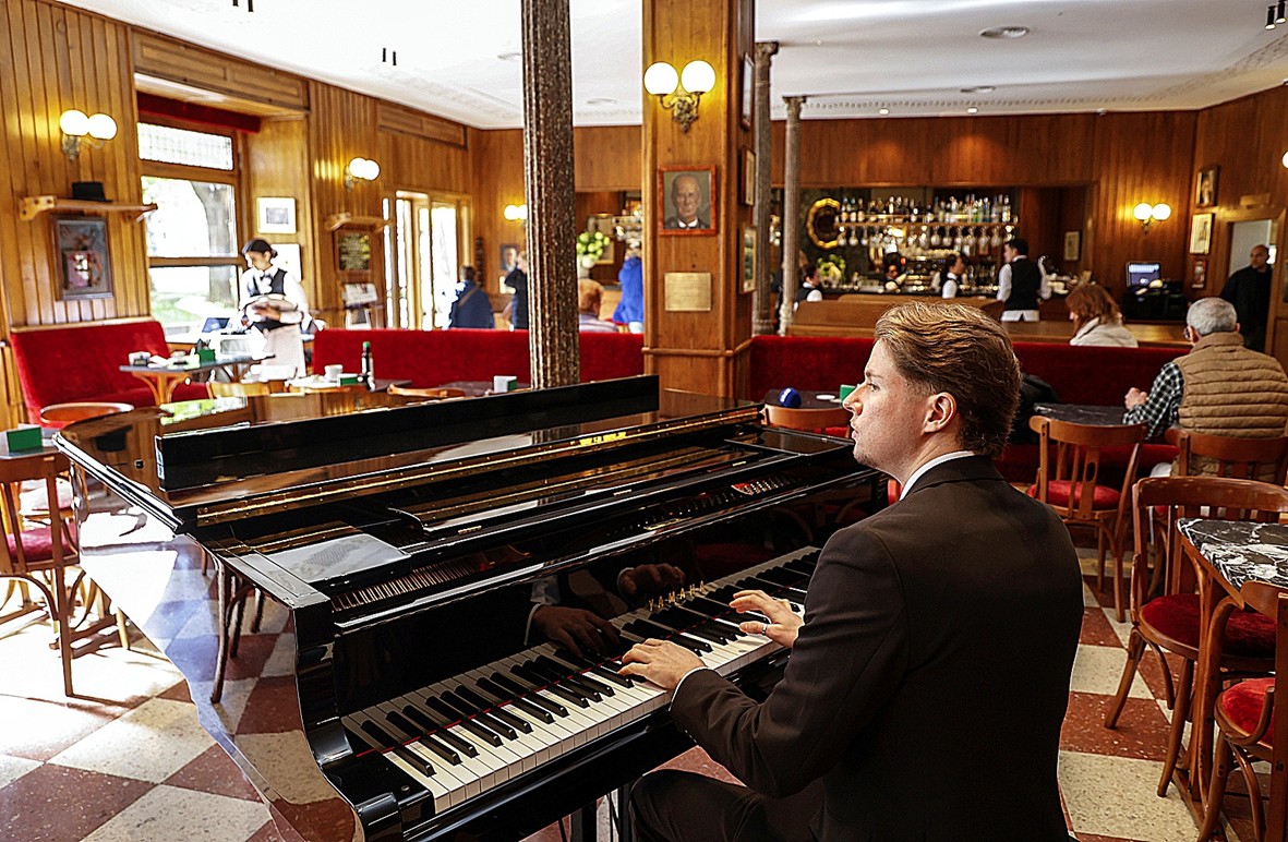 Nuevo_Gijón El histórico Café Gijón, en Madrid, tras su reciente reapertura. Foto EFE.
